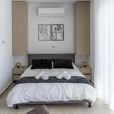 Apartament Skyline Luxury Studio, Ermou Walking Distance To Finikoudes Larnaca