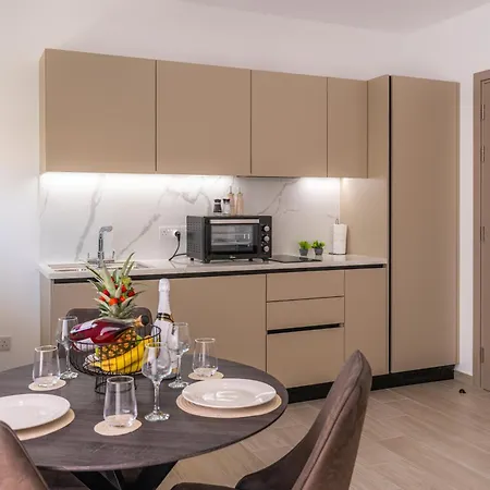 Skyline Luxury Studio, Ermou Walking Distance To Finikoudes *