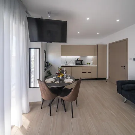 Skyline Luxury Studio, Ermou Walking Distance To Finikoudes Apartament Larnaca