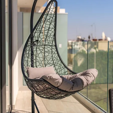 Skyline Luxury Studio, Ermou Walking Distance To Finikoudes * Larnaca
