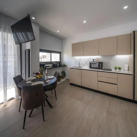 Apartament Skyline Luxury Studio, Ermou Walking Distance To Finikoudes *