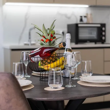 Apartament Skyline Luxury Studio, Ermou Walking Distance To Finikoudes *