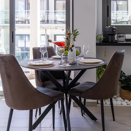 Apartament Skyline Luxury Studio, Ermou Walking Distance To Finikoudes *