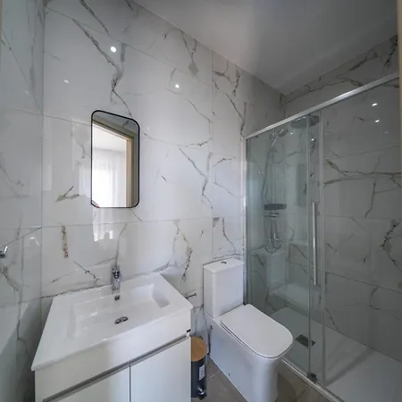 Skyline Luxury Studio, Ermou Walking Distance To Finikoudes Larnaca