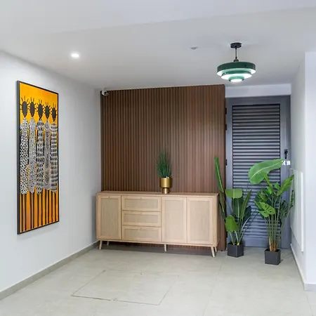 Skyline Luxury Studio, Ermou Walking Distance To Finikoudes Larnaca