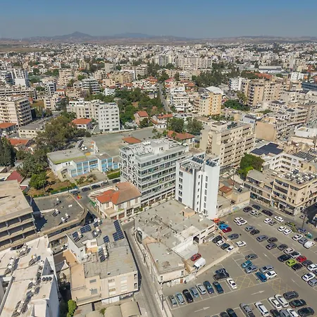 Skyline Luxury Studio, Ermou Walking Distance To Finikoudes * Larnaca